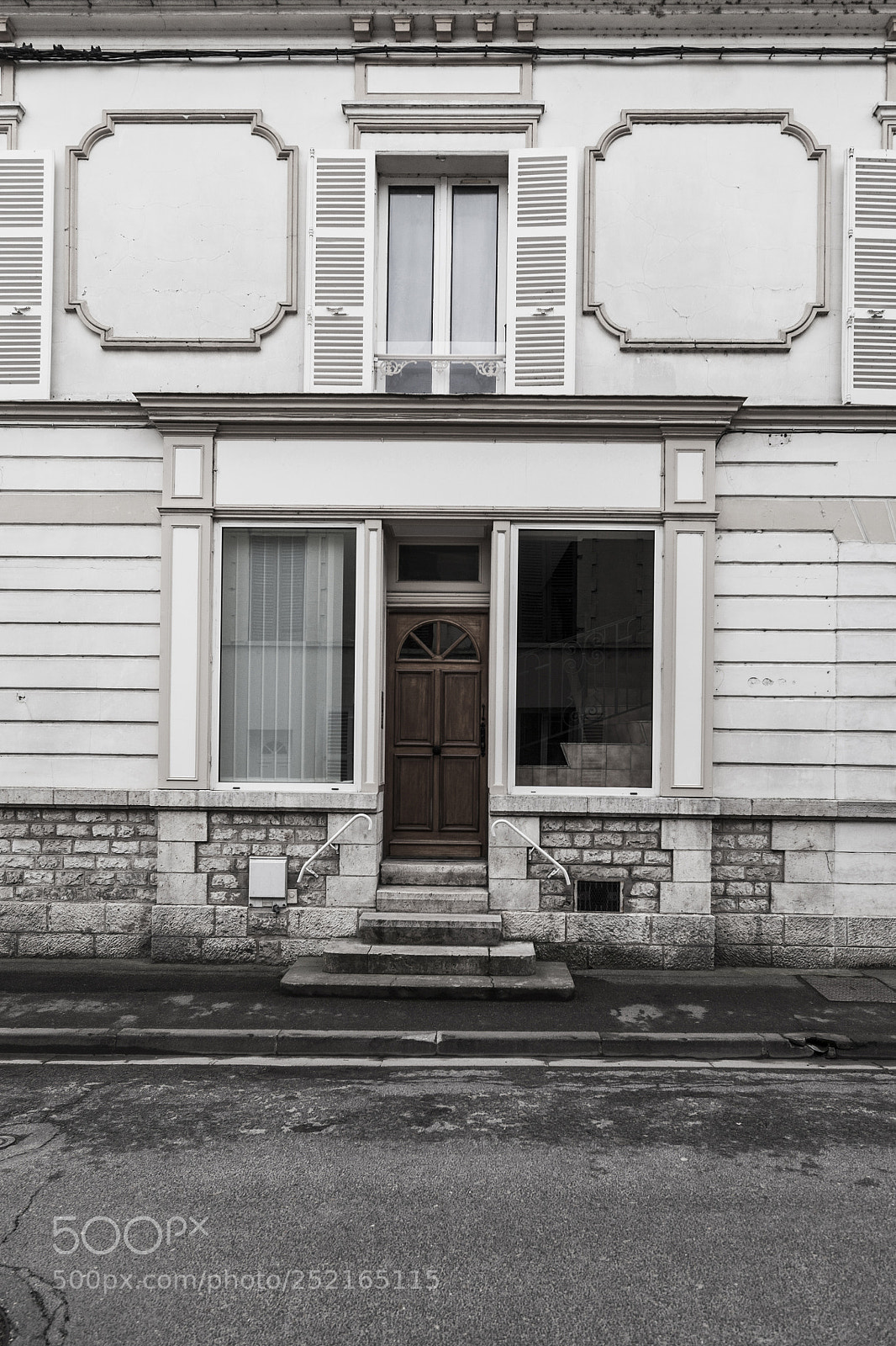 Canon EOS 5D Mark II sample photo. Commerce rue de la photography