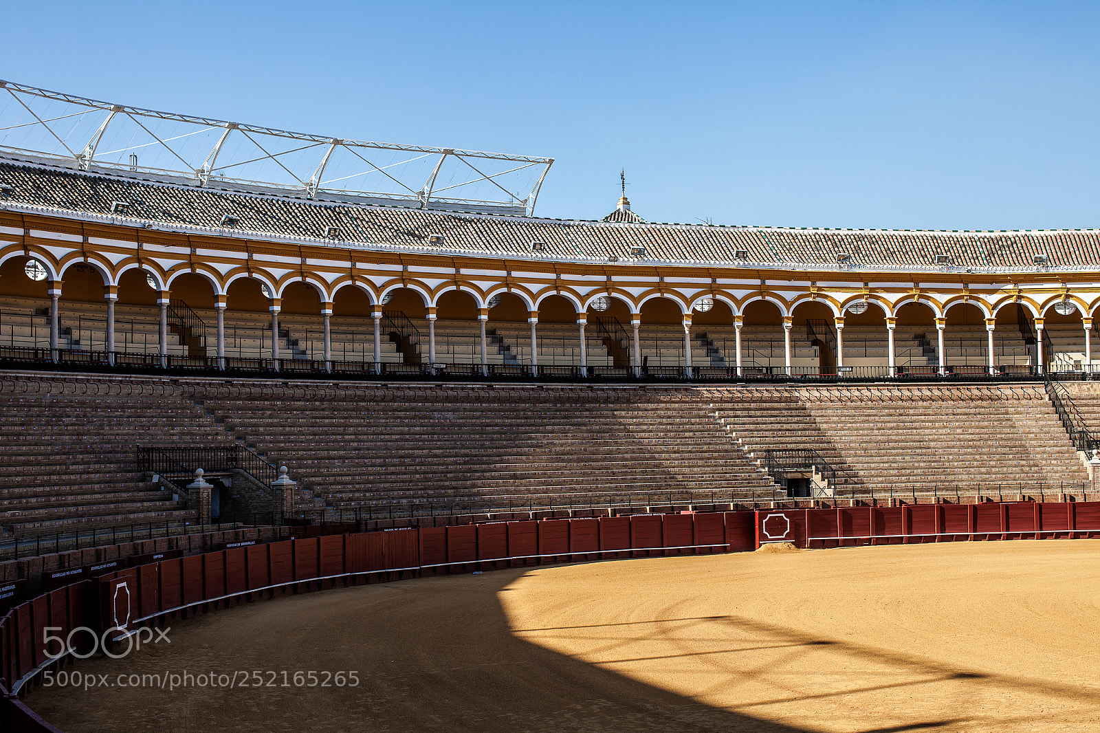 Canon EOS 5D Mark II sample photo. Plaza de toros de photography