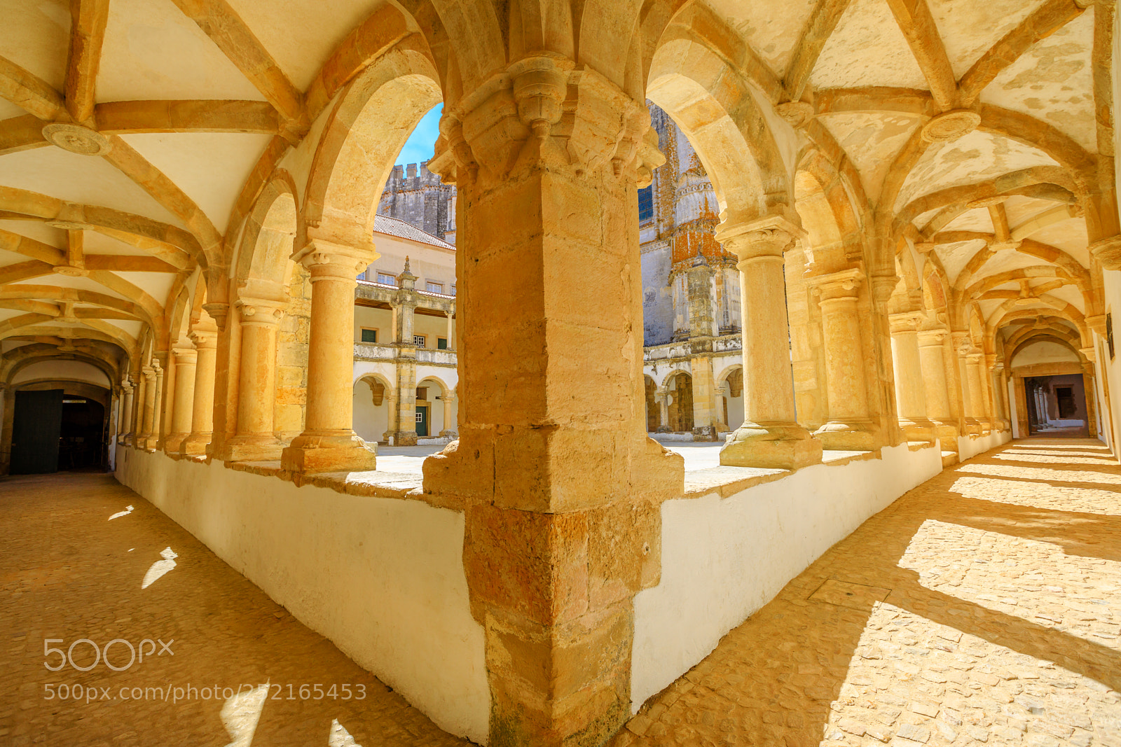 Canon EOS 5D Mark IV sample photo. Claustro da hospedaria photography