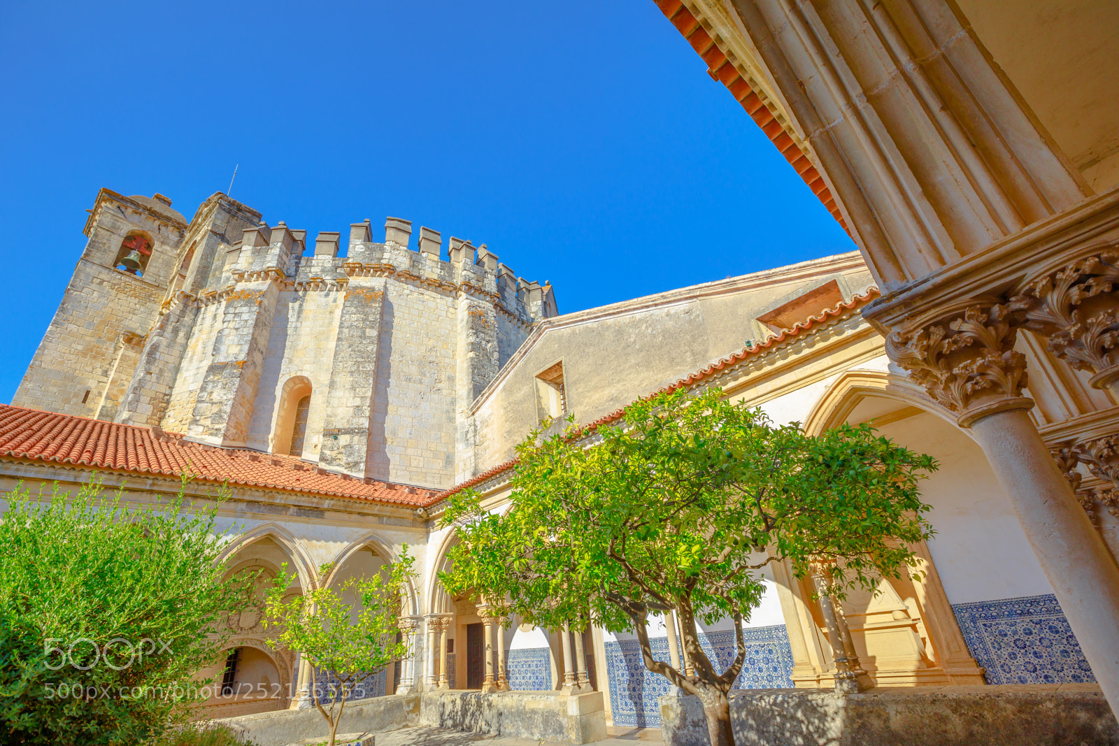Canon EOS 5D Mark IV sample photo. Claustro do cemiterio tomar photography