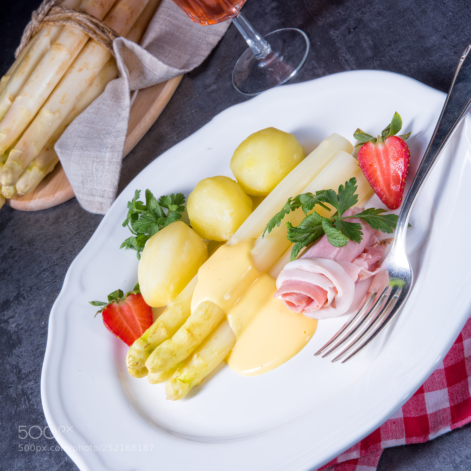 Nikon D810 sample photo. Asparagus with boiled ham photography