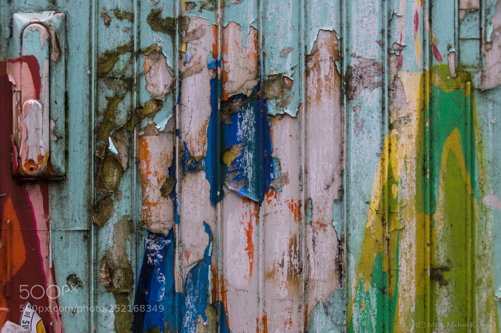 Sony ILCA-77M2 sample photo. Bunte wand photography