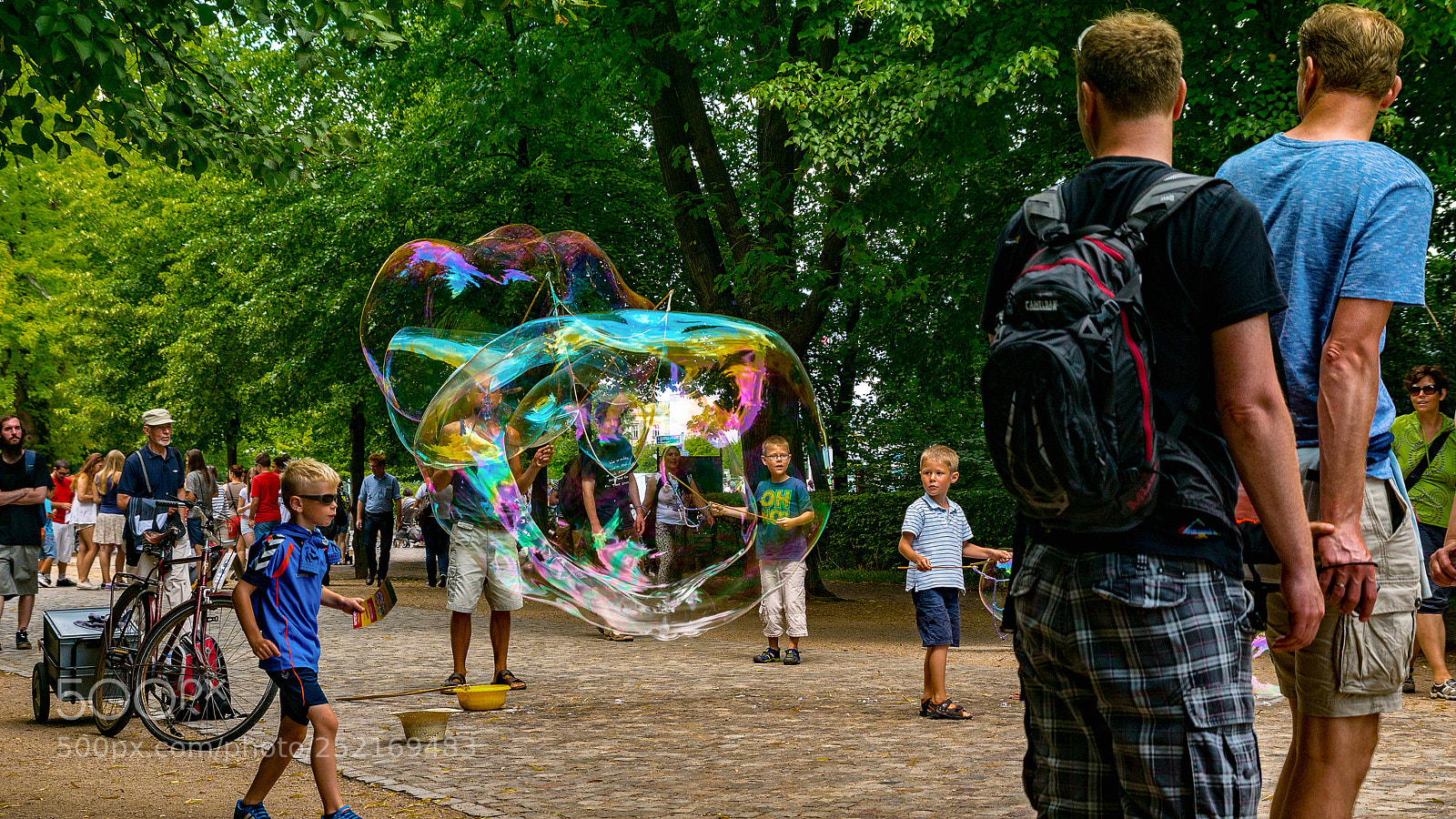 Sony ILCA-77M2 sample photo. Bubble artist photography