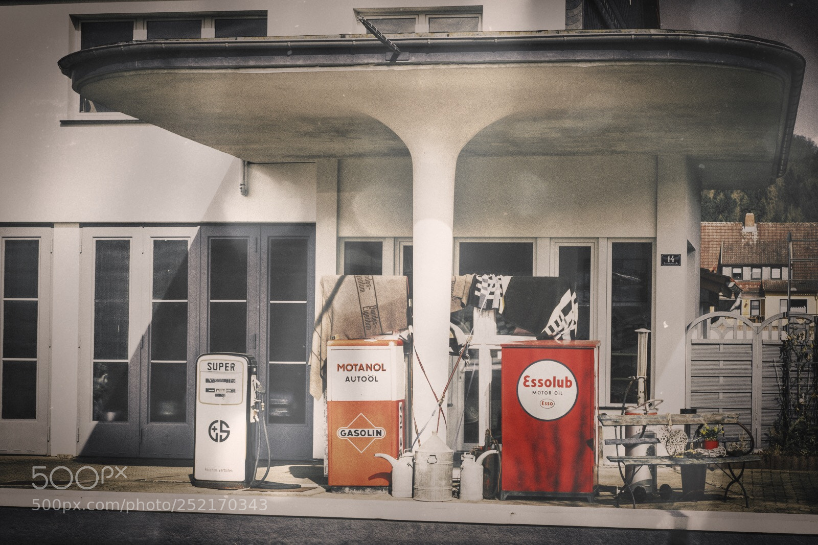 Fujifilm X-Pro2 sample photo. Old garage photography