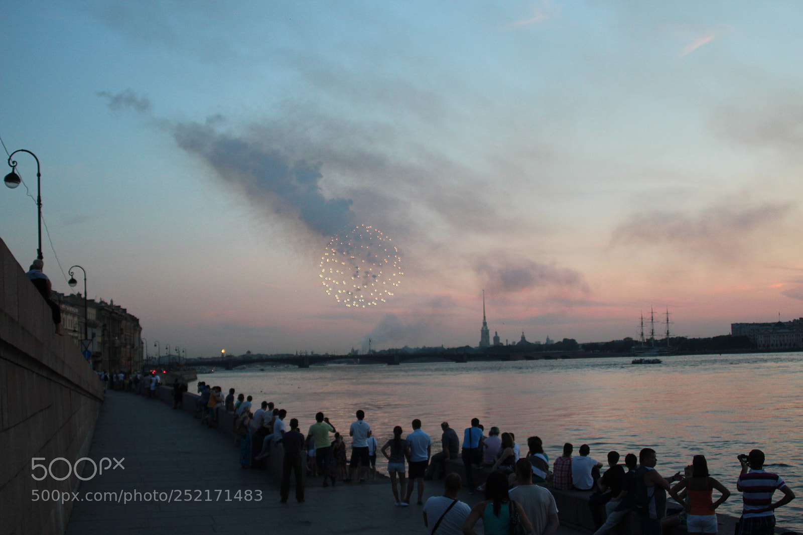 Canon EOS 600D (Rebel EOS T3i / EOS Kiss X5) sample photo. Fireworks in russia. photography