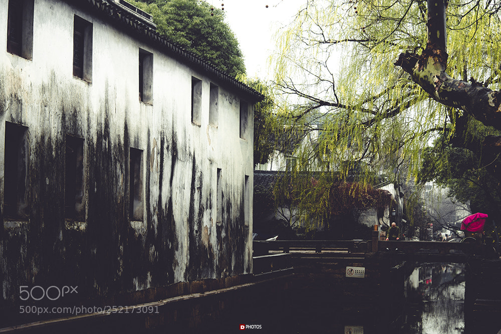 Fujifilm X-T20 sample photo. Old town, old man photography