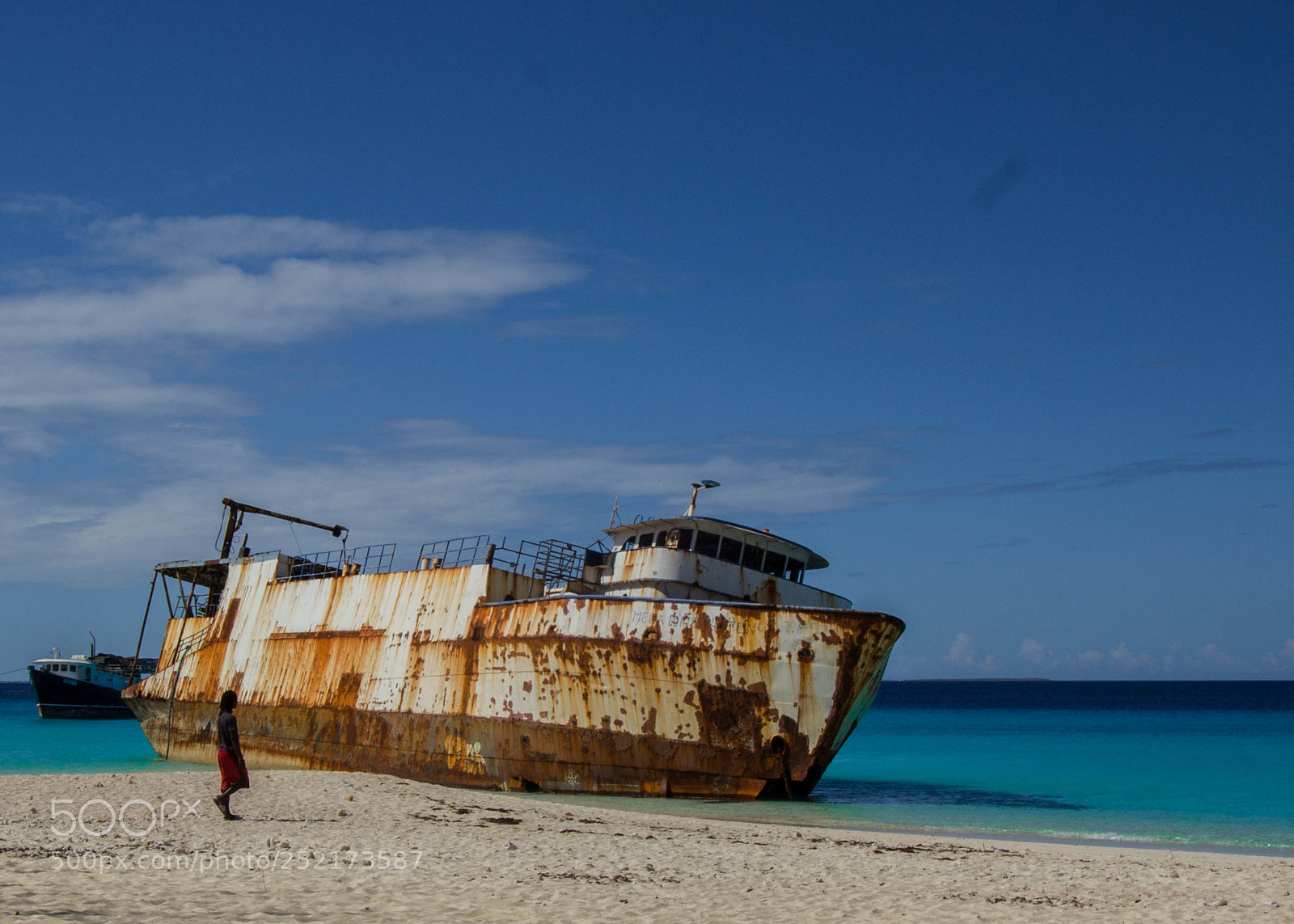 Canon EOS 1200D (EOS Rebel T5 / EOS Kiss X70 / EOS Hi) sample photo. Beached photography