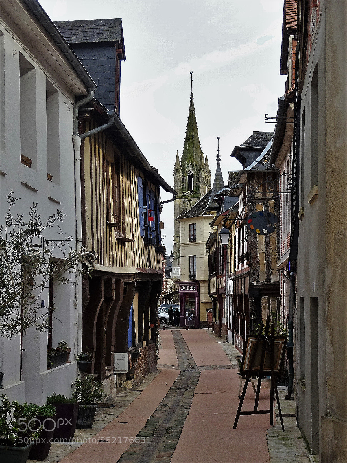 Sony DSC-HX60 sample photo. Rue calme et historique photography