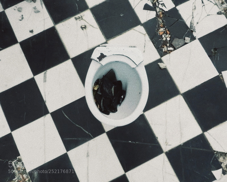 Nikon Coolpix P500 sample photo. Chess throne photography