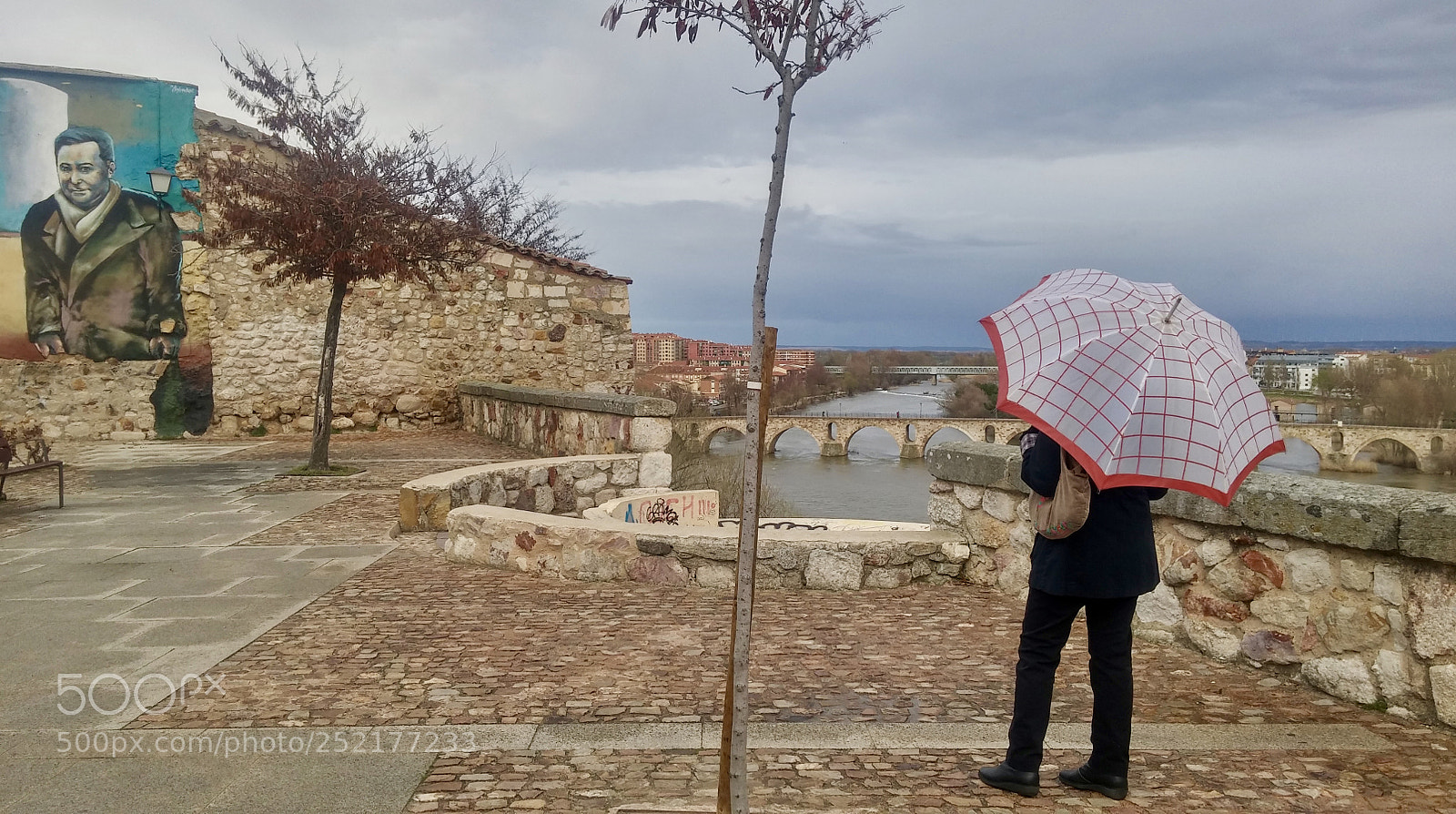 LG G3 sample photo. Afternoon of umbrella photography