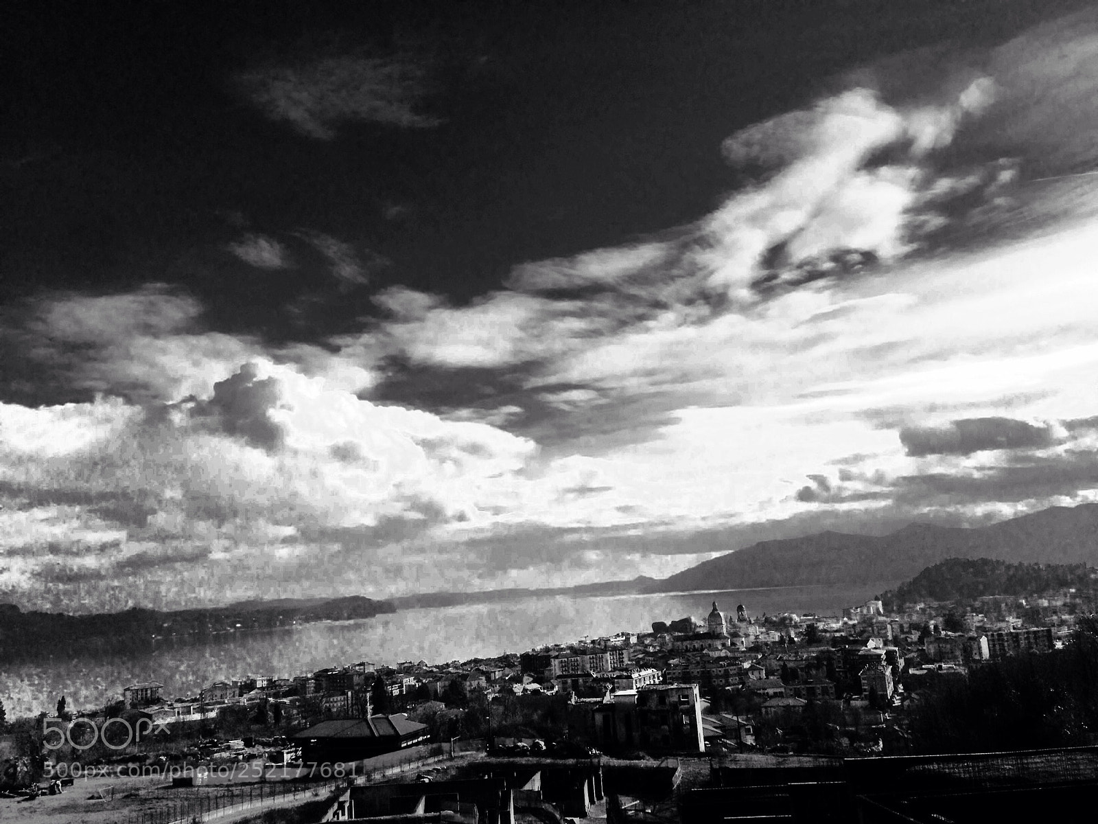 Apple iPhone 5 sample photo. Sity on the lake photography