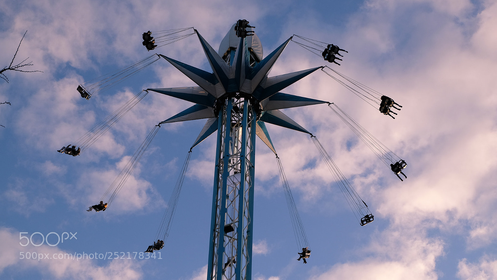 Fujifilm X-T10 sample photo. Round & round photography