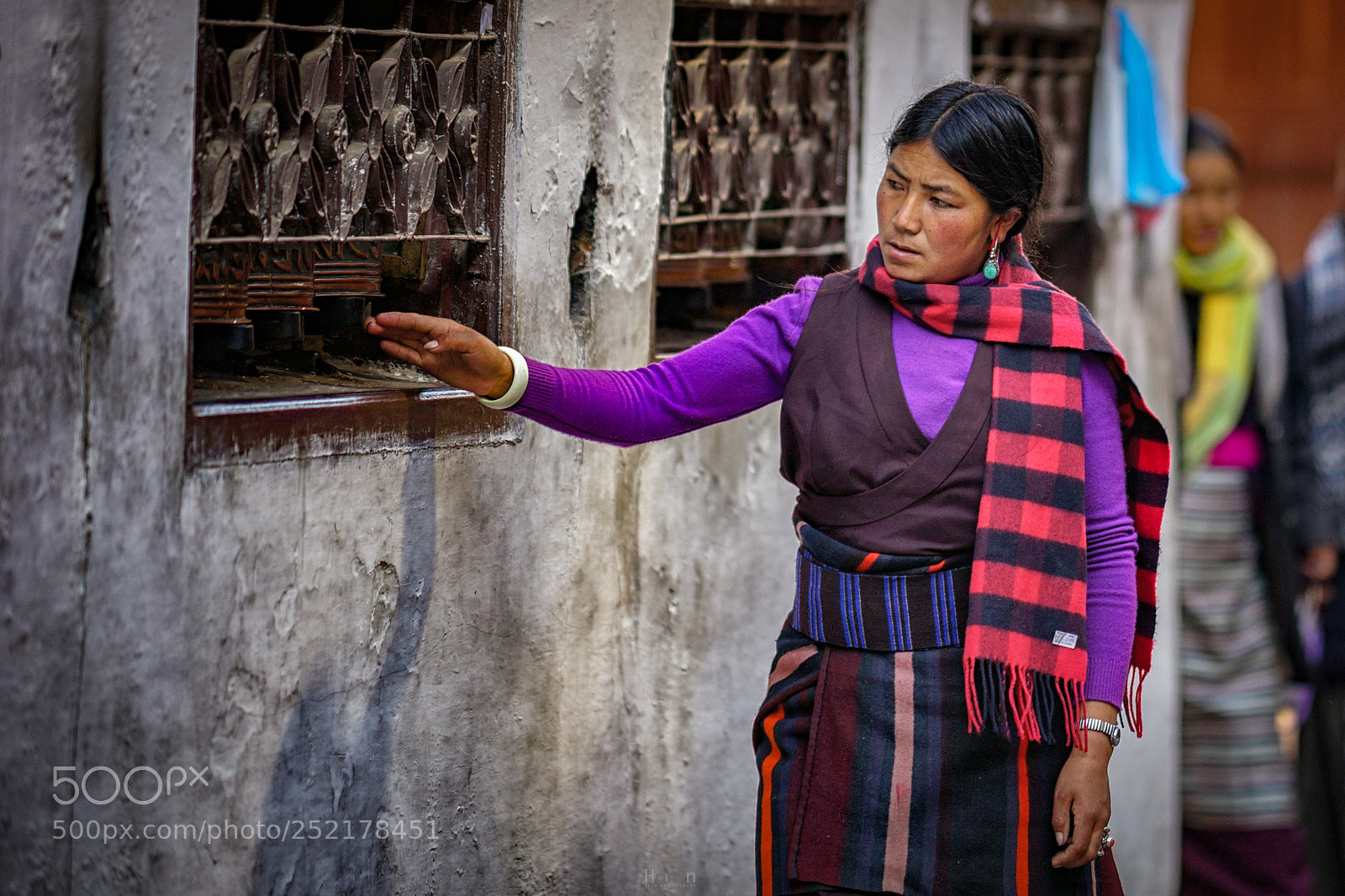 Sony SLT-A99V sample photo. A woman turning the photography