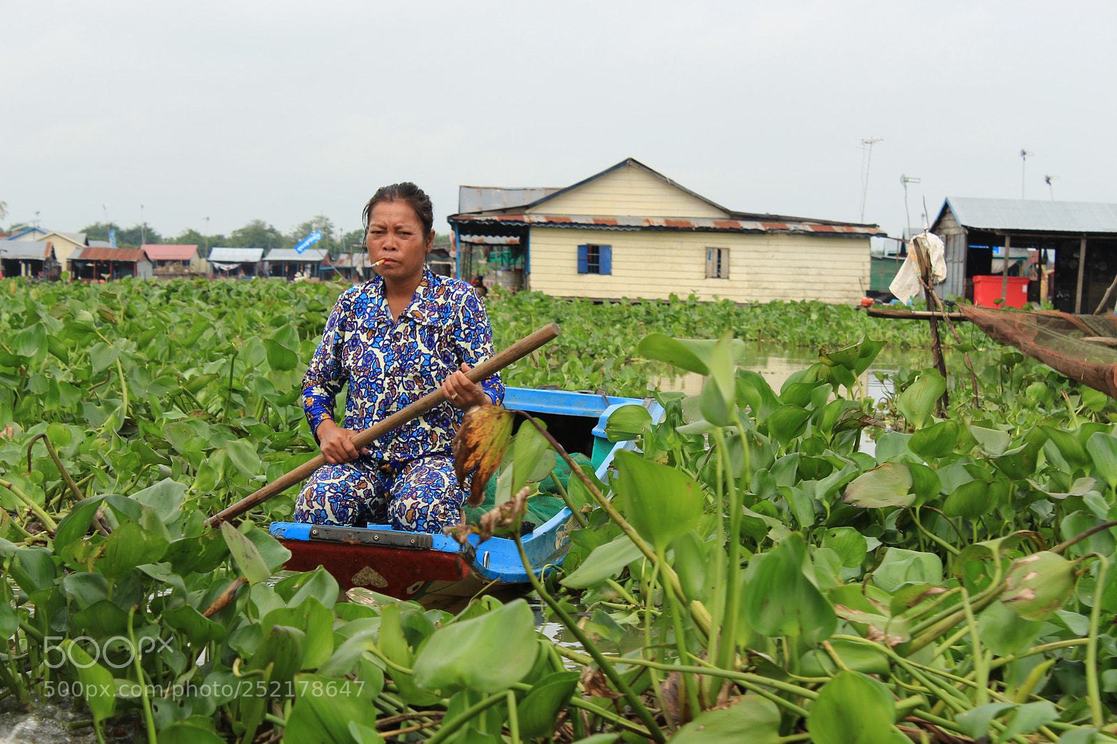 Canon EOS 100D (EOS Rebel SL1 / EOS Kiss X7) sample photo. Woman of the mekong photography