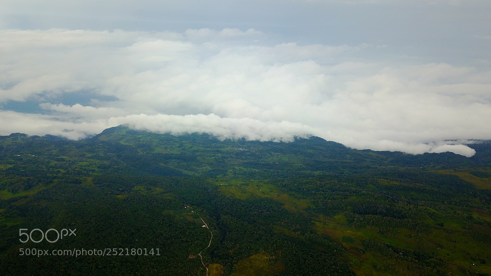 DJI FC220 sample photo. Se aproximan las nubes photography