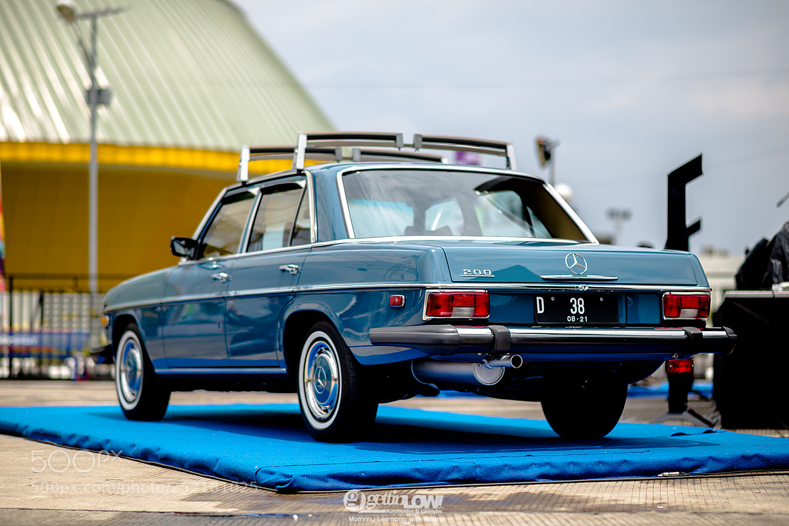 Nikon D600 sample photo. 1974 mercedes benz w115 photography