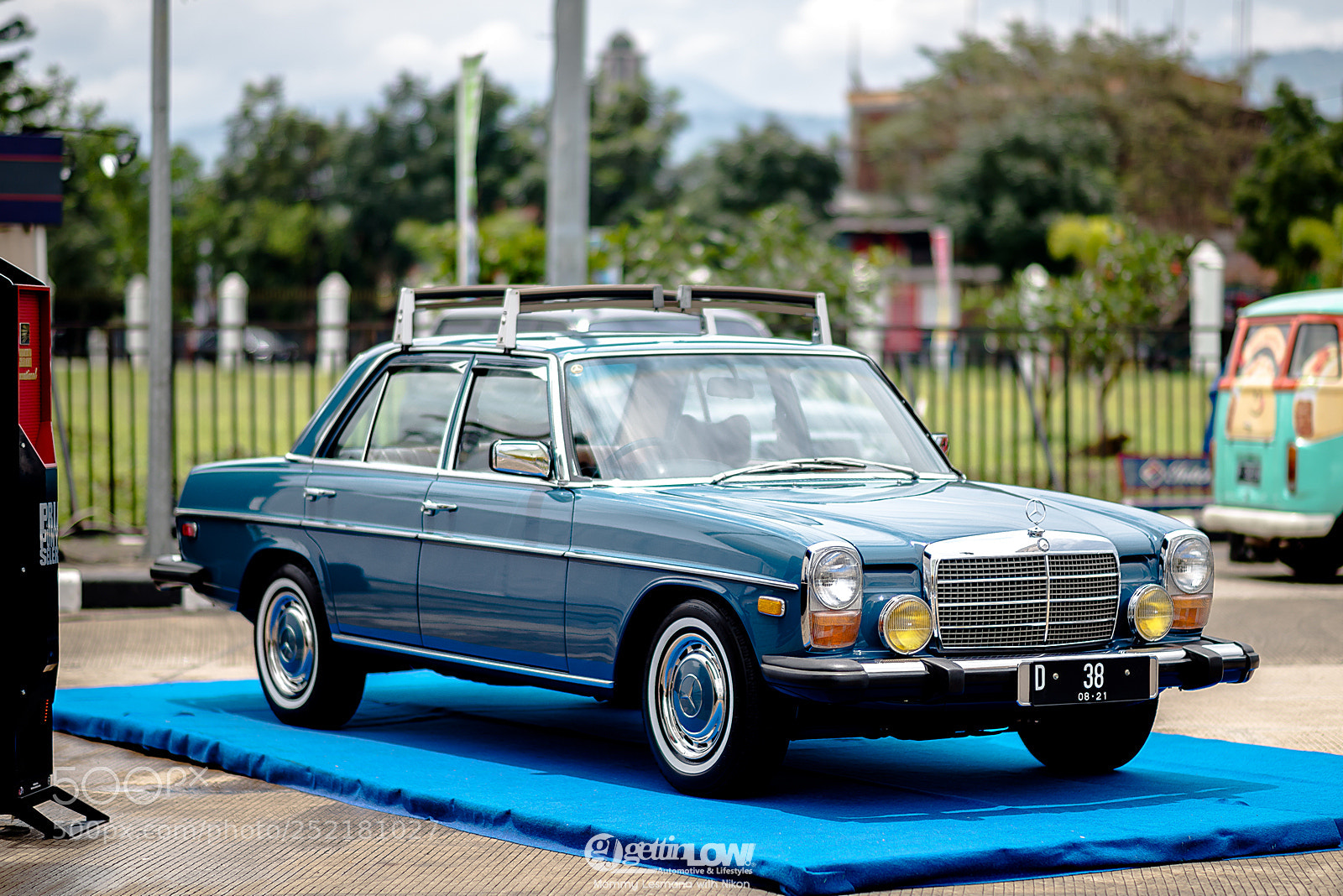 Nikon D600 sample photo. 1974 mercedes benz w115 photography