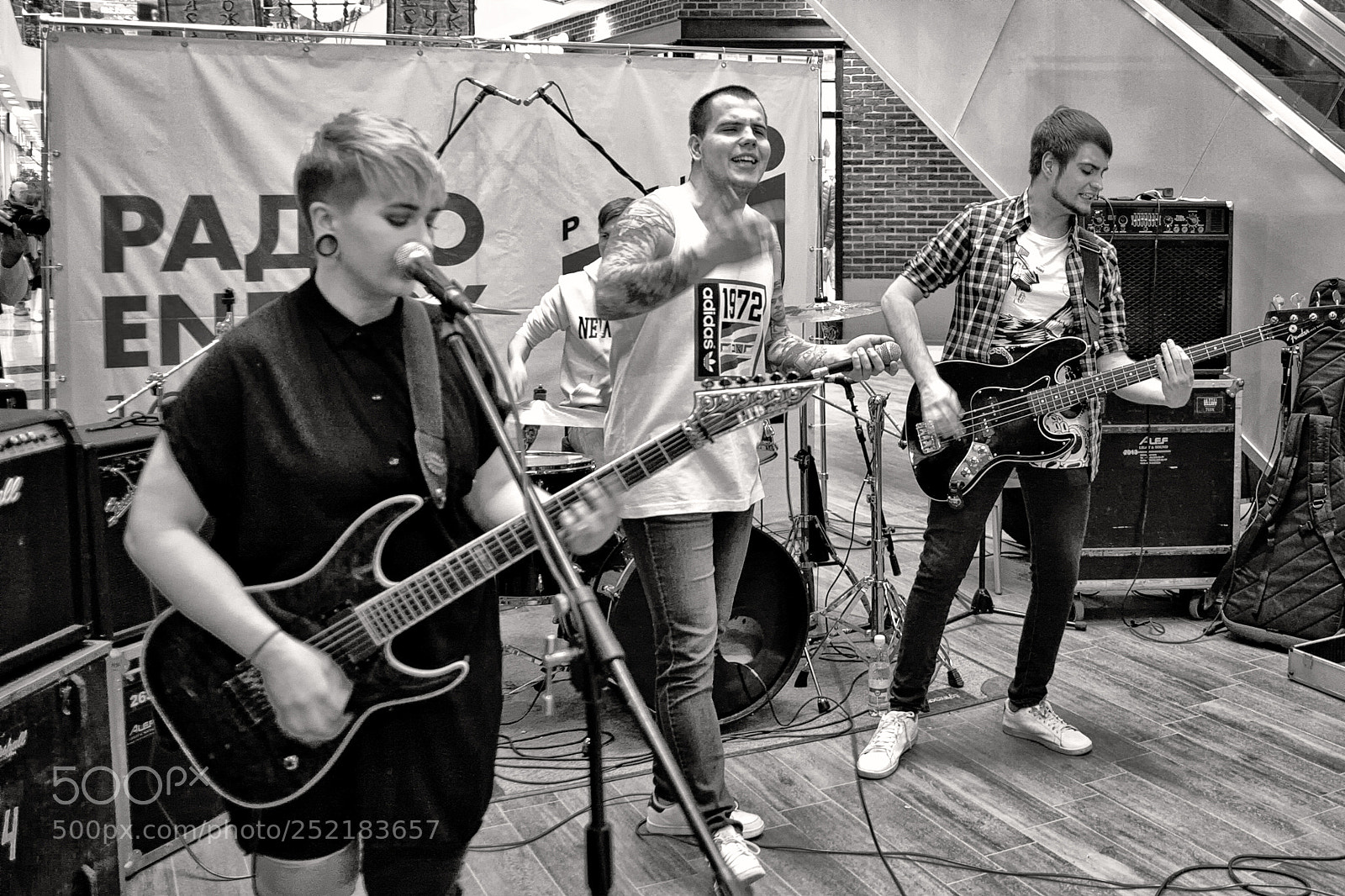 Canon EOS 5D sample photo. Small gang-concert photography