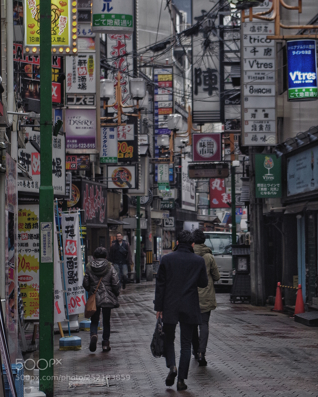 Pentax K-50 sample photo. Osaka street photography