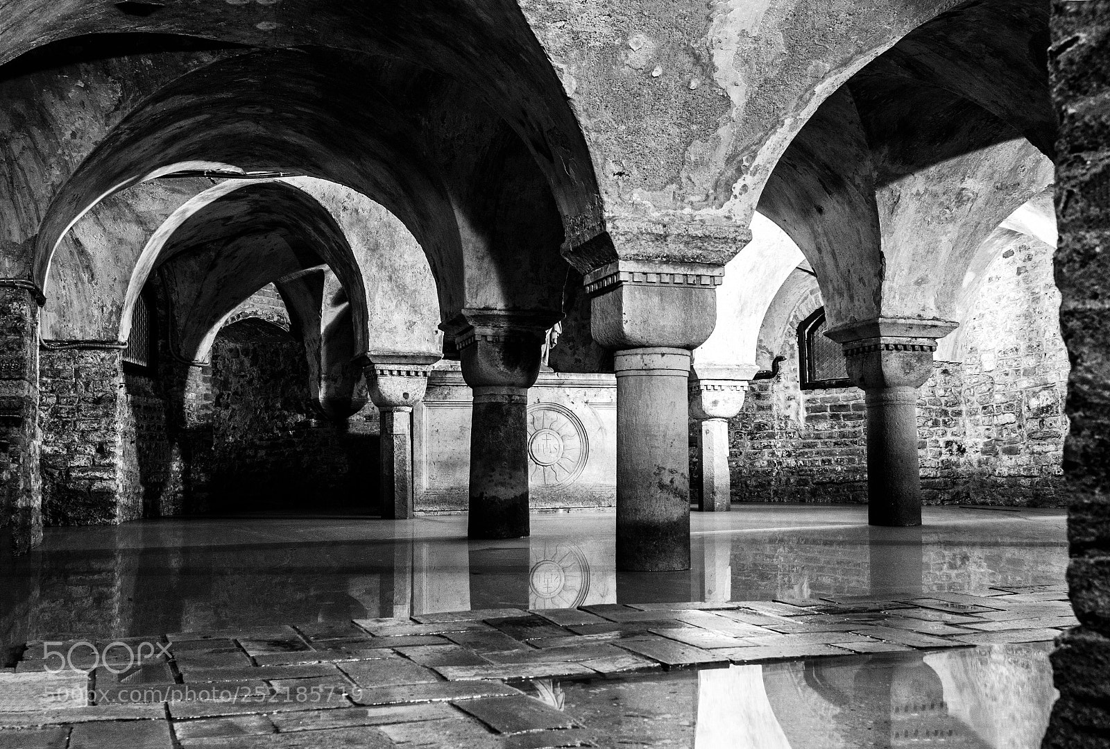 Nikon D7000 sample photo. Crypt of san zaccaria photography