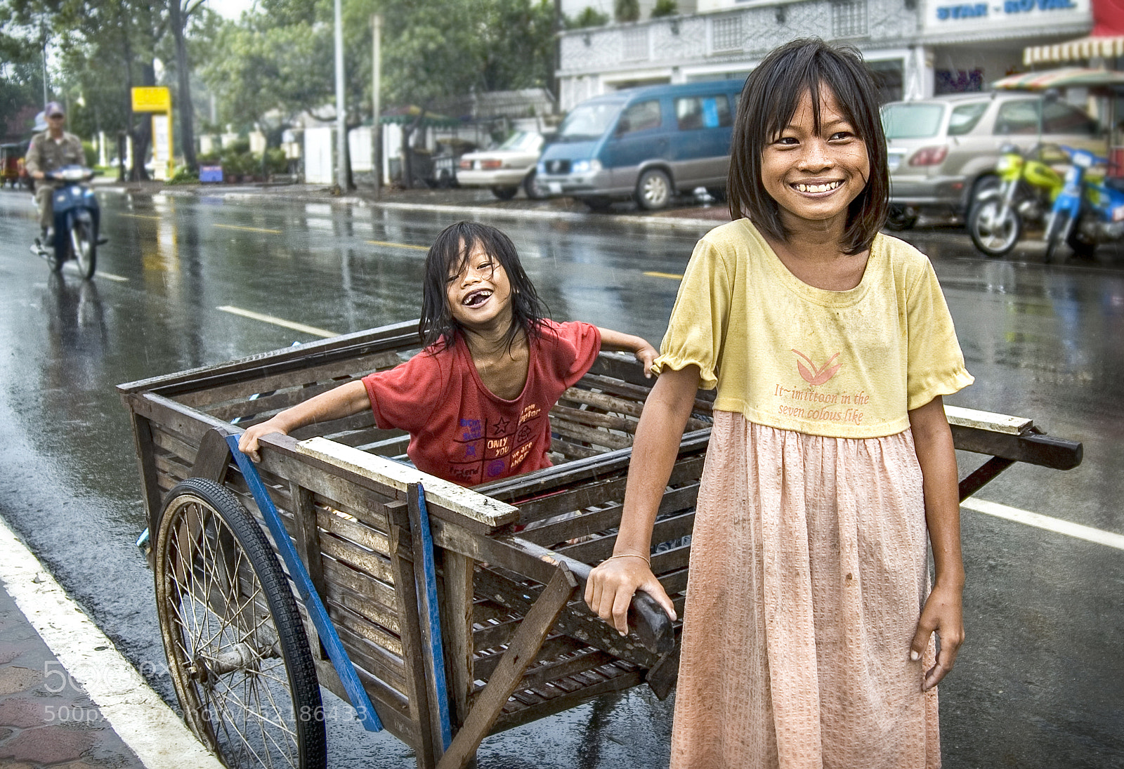 Nikon D70 sample photo. Street angels / cambodia photography