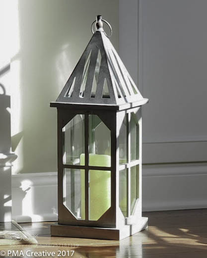 Olympus OM-D E-M10 III sample photo. Viewing the lamp photography