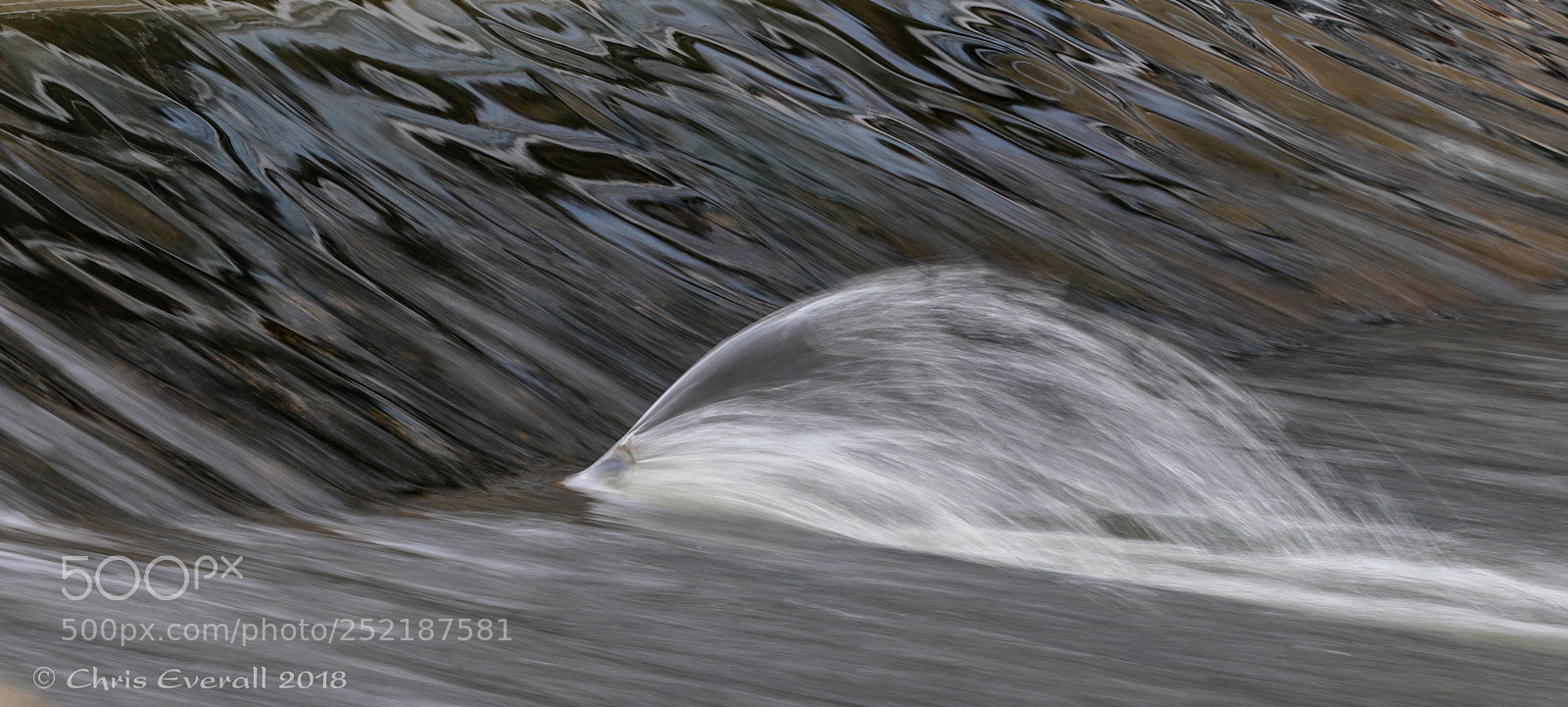 Canon EOS 77D (EOS 9000D / EOS 770D) sample photo. Obstruction in the wier. photography