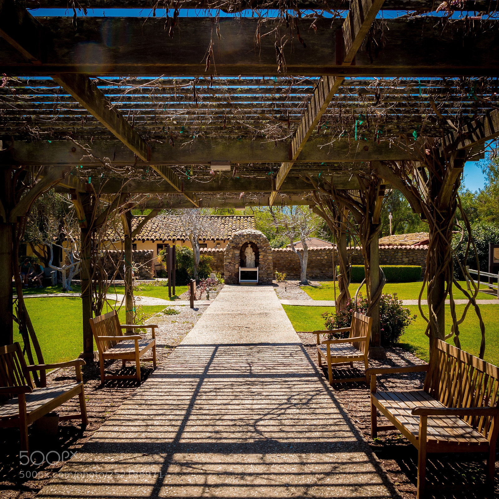 Canon EOS 70D sample photo. Pathway in the santa photography