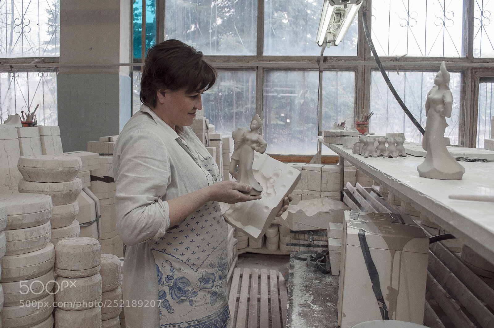 Nikon D5000 sample photo. Production of gzhel porcelain photography