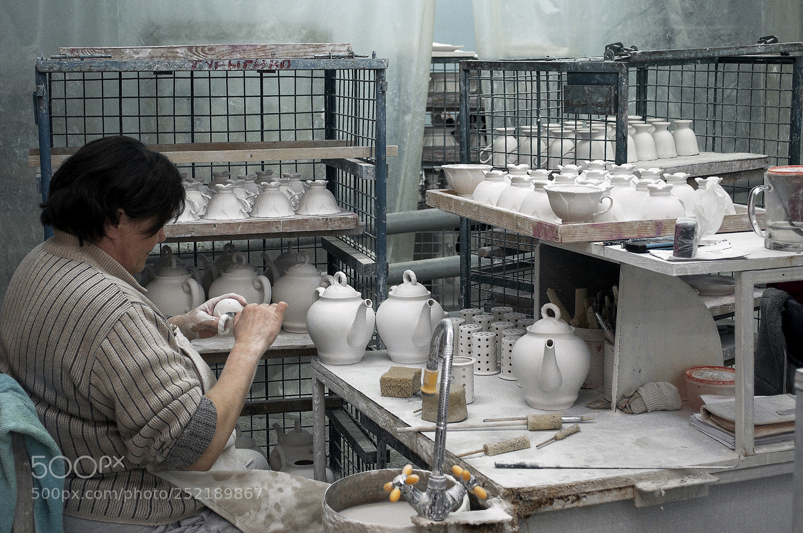 Nikon D5000 sample photo. Production of gzhel porcelain photography