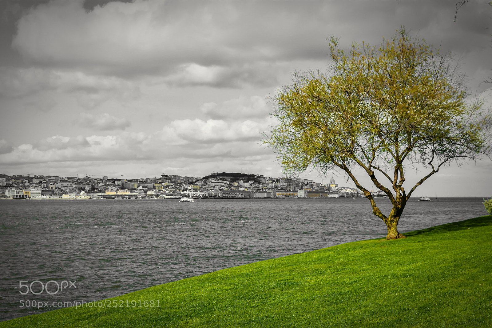 Nikon D5200 sample photo. Lisbon riverside photography