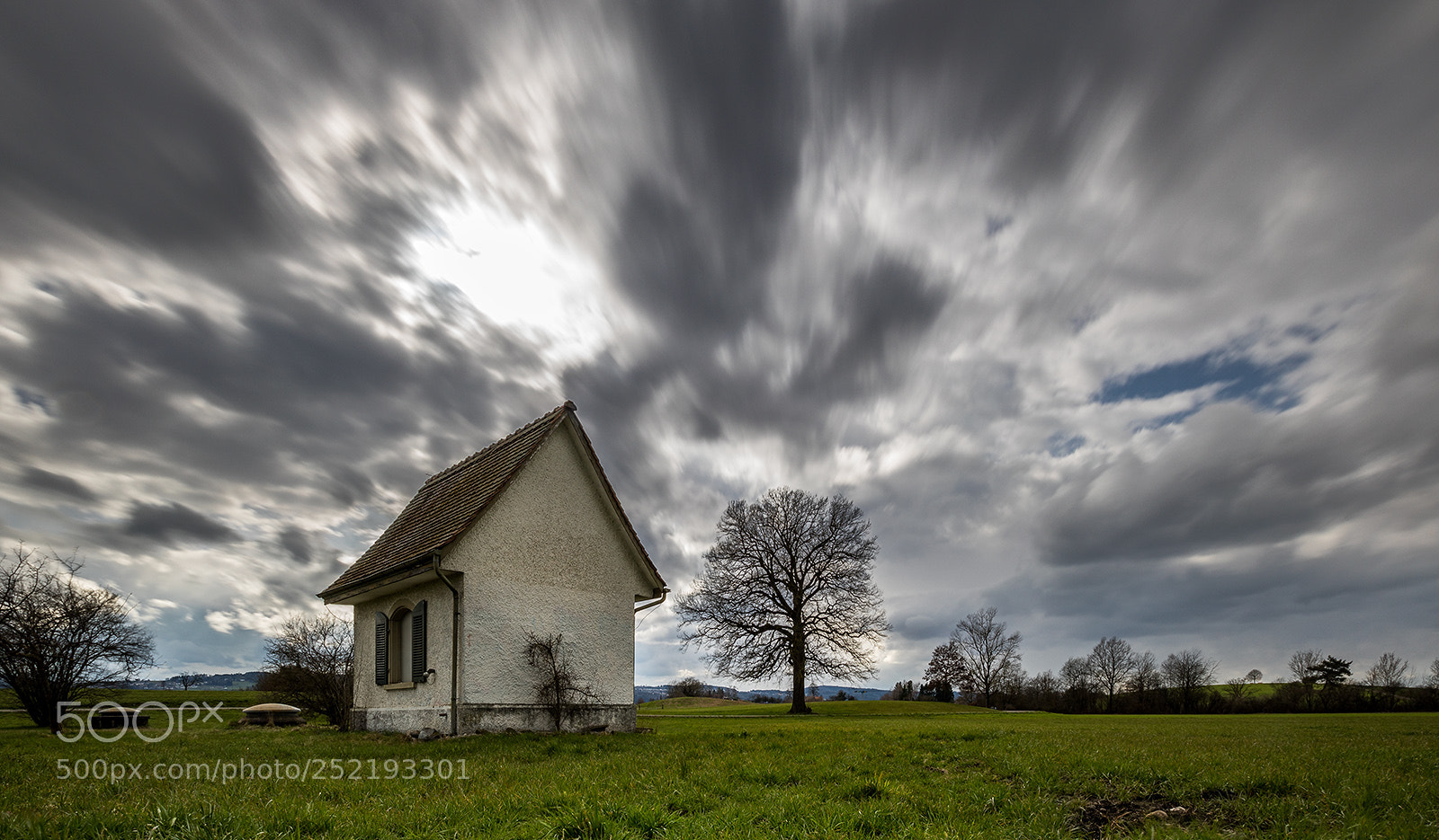 Canon EOS 5D Mark IV sample photo. Haus mit wolken photography