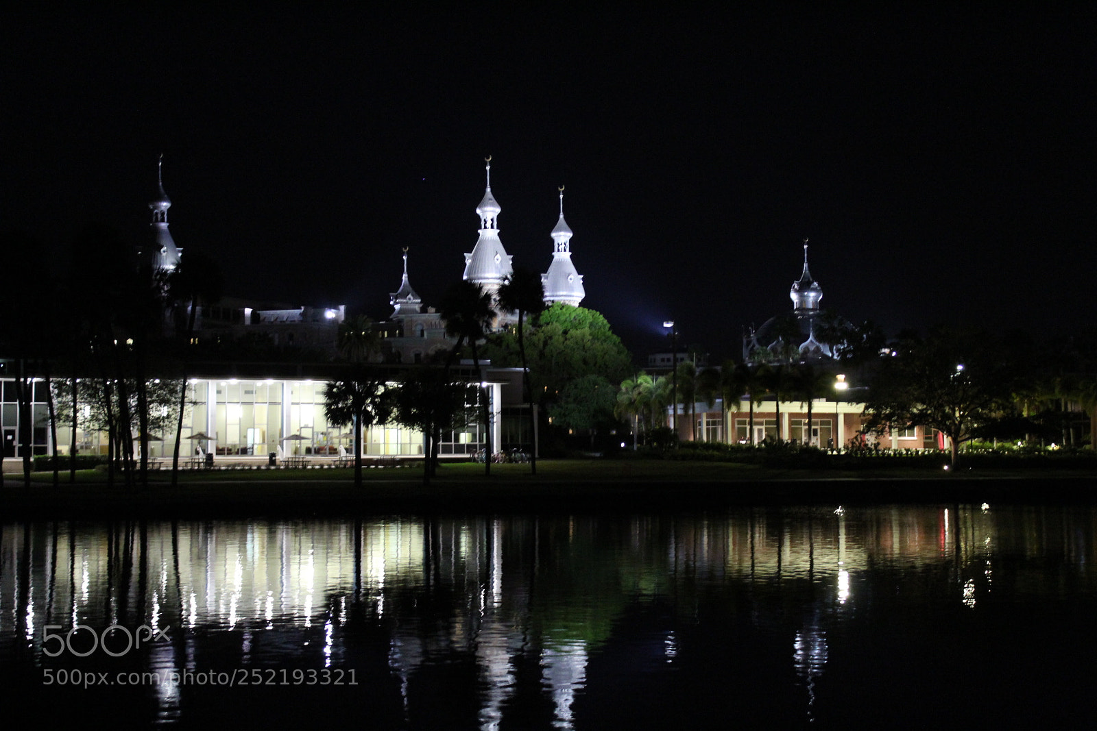 Canon EOS 1300D (EOS Rebel T6 / EOS Kiss X80) sample photo. Night education photography