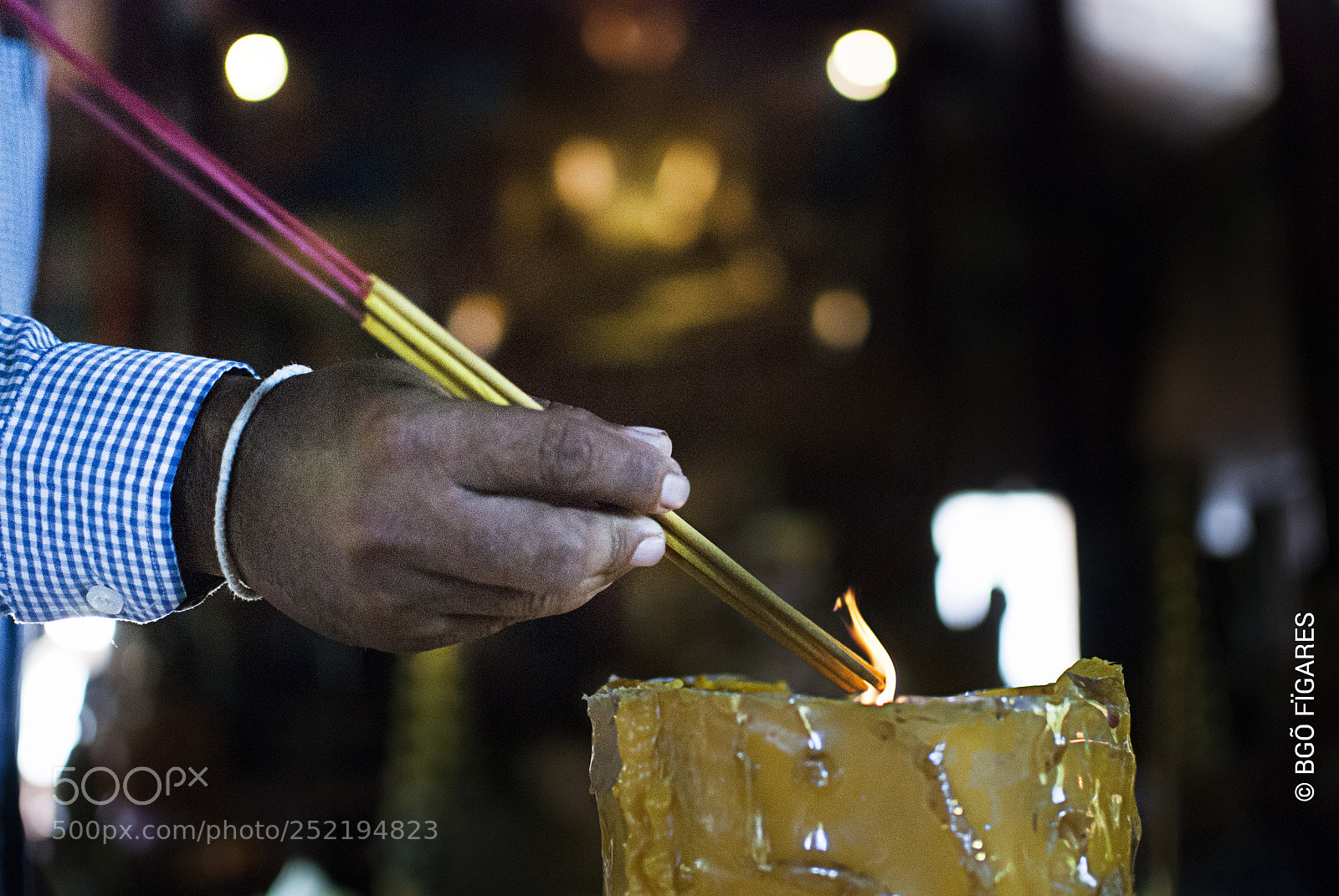 Nikon D80 sample photo. Prayer in phom penh photography