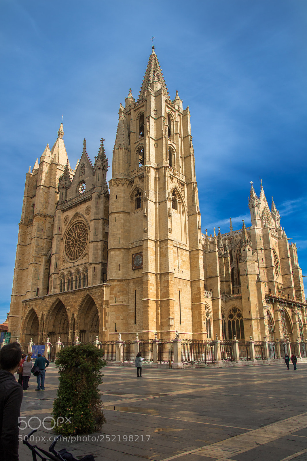 Canon EOS 750D (EOS Rebel T6i / EOS Kiss X8i) sample photo. Catedral de león photography