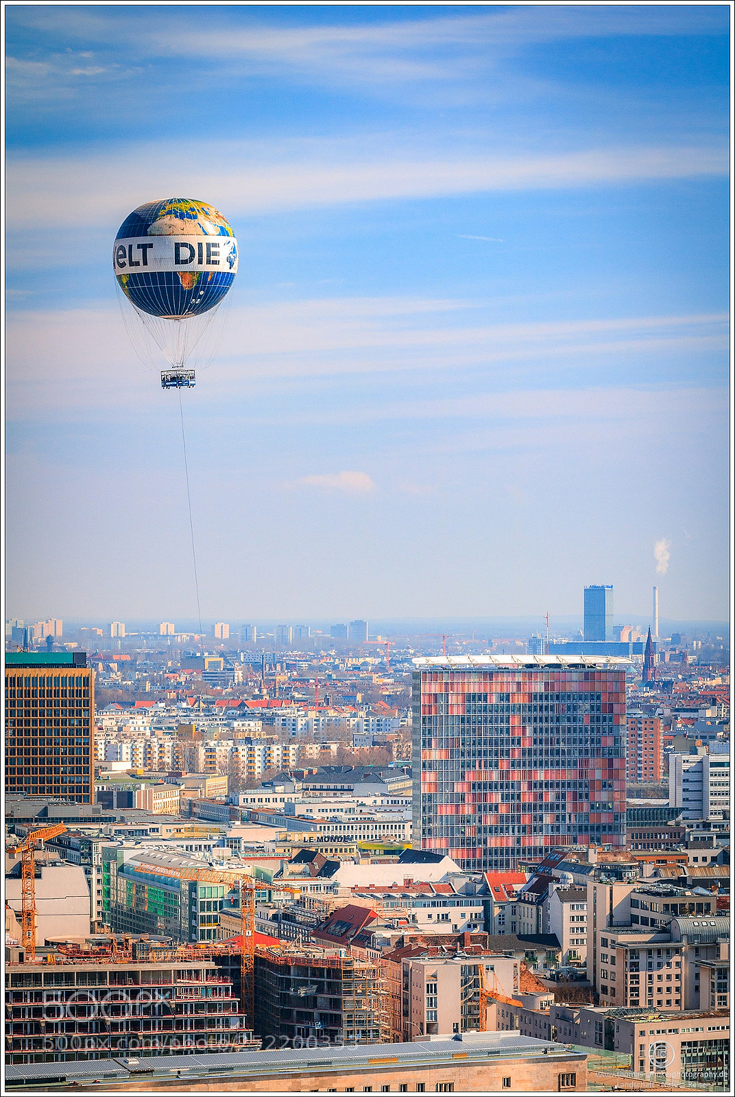 Canon EOS 760D (EOS Rebel T6s / EOS 8000D) sample photo. Balloon over berlin photography