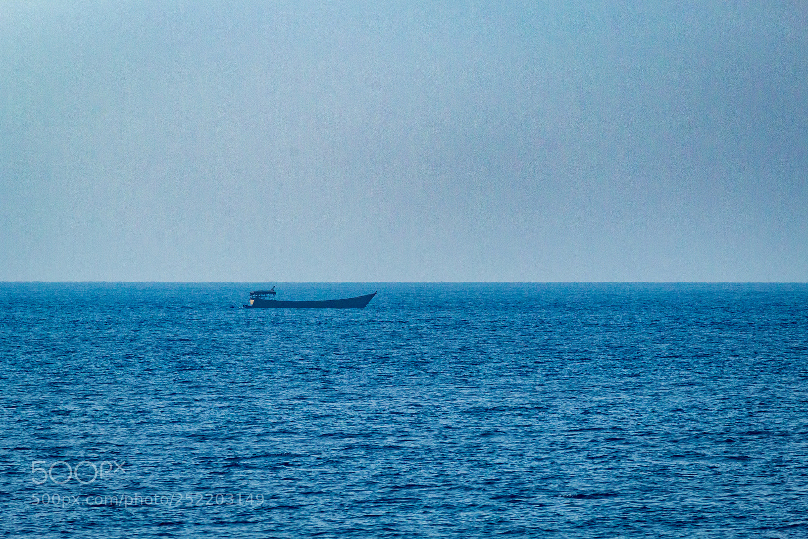 Canon EOS 1200D (EOS Rebel T5 / EOS Kiss X70 / EOS Hi) sample photo. Lone boat in ocean photography