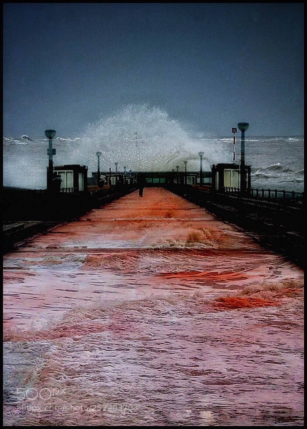 Fujifilm X10 sample photo. Red sea splash photography