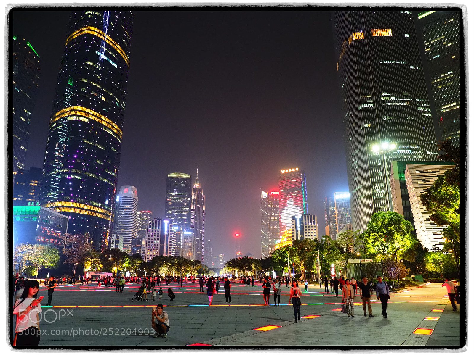 Olympus OM-D E-M1 Mark II sample photo. Colourful city.. photography