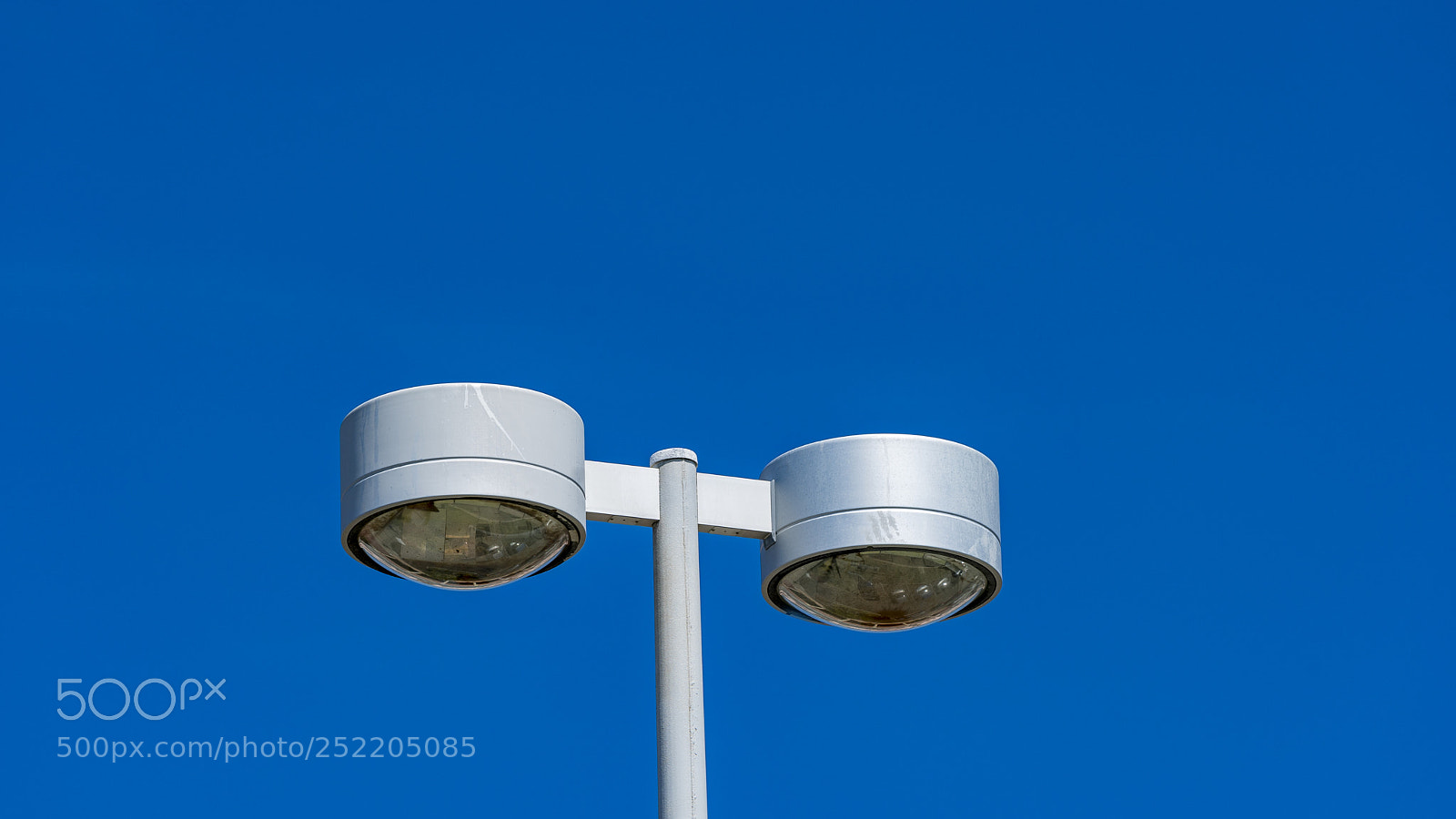 Sony a9 sample photo. Blue lamp post at photography