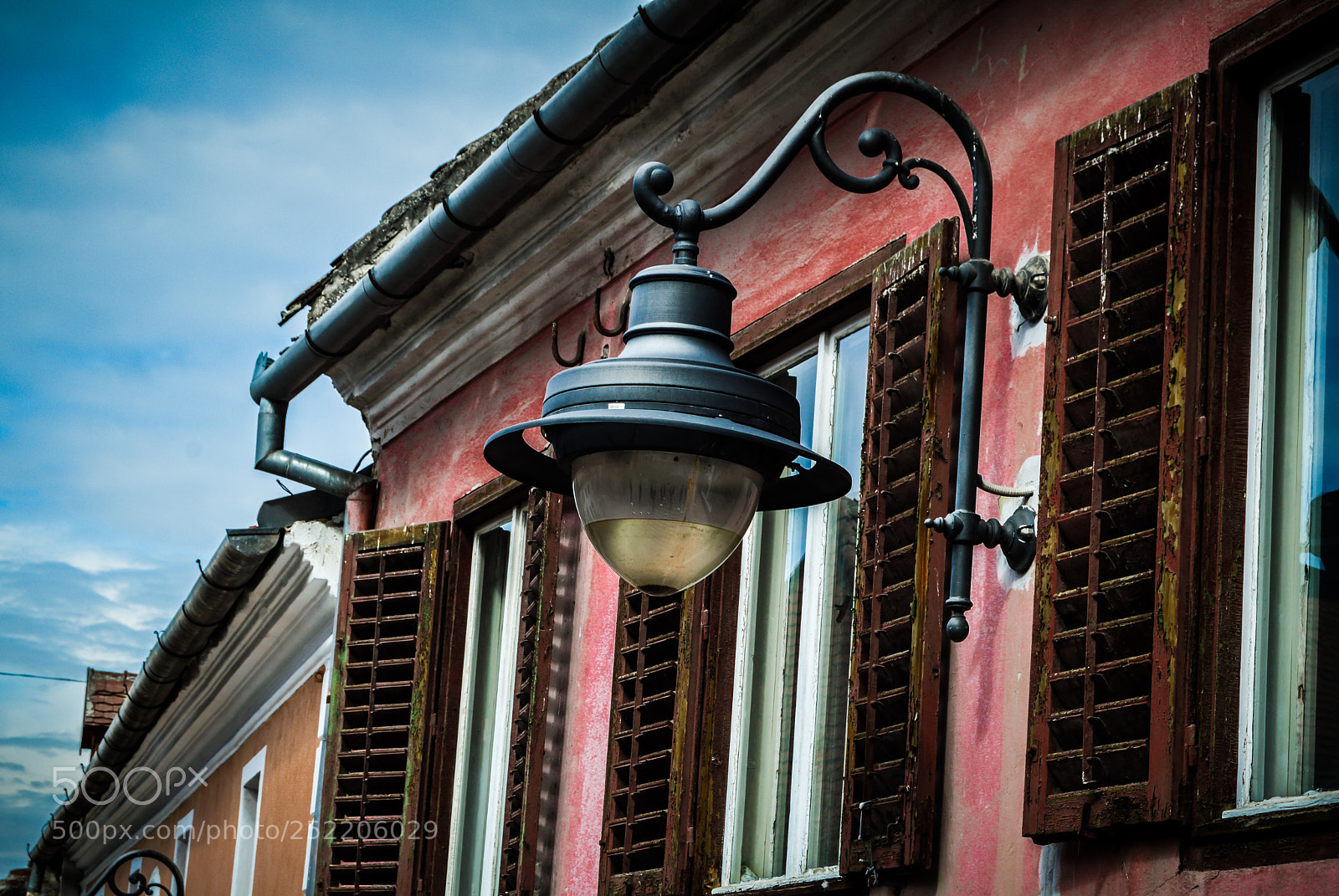 Nikon D3200 sample photo. Old style street light photography