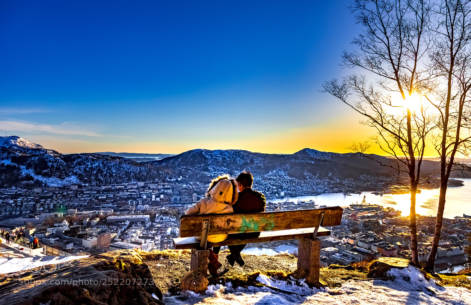 Canon EOS 6D Mark II sample photo. On the bench photography