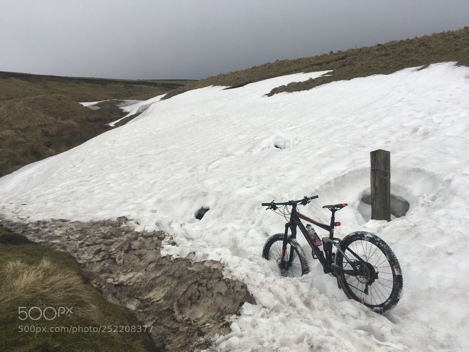 Apple iPhone SE sample photo. Snow ride photography