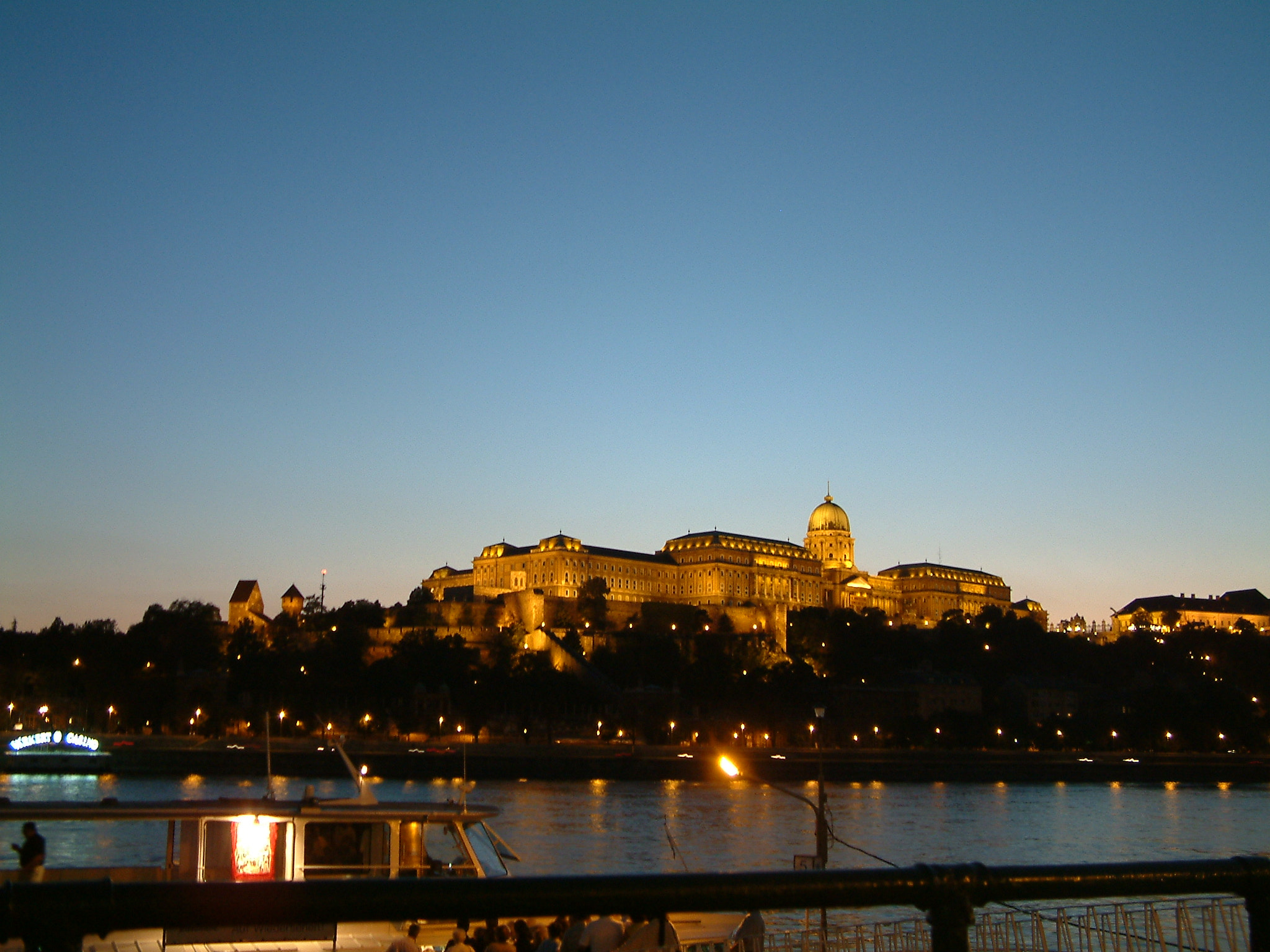 Fujifilm FinePix S602 ZOOM sample photo. Night in budapest photography