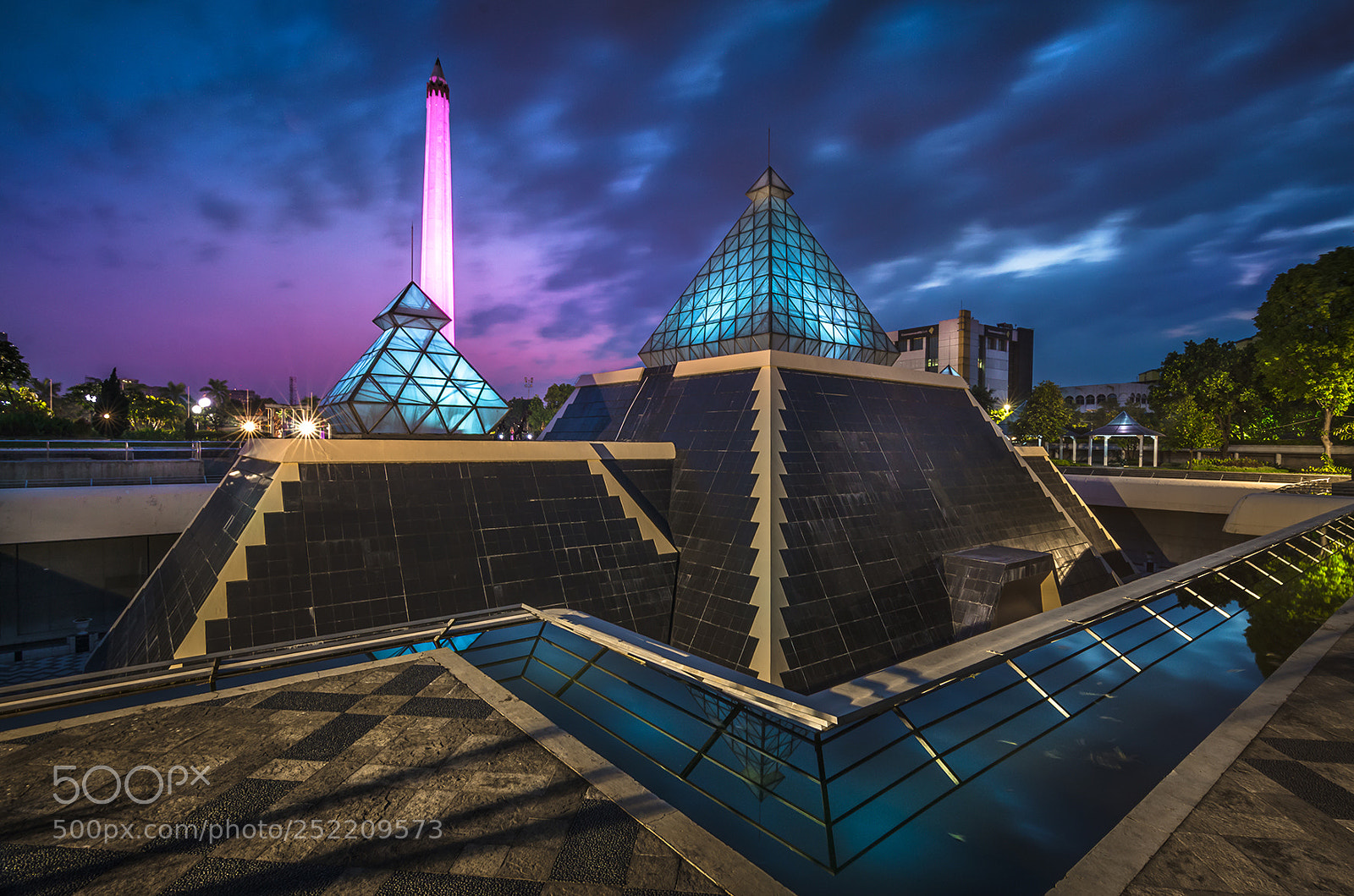 Nikon D7000 sample photo. Heroes monument photography