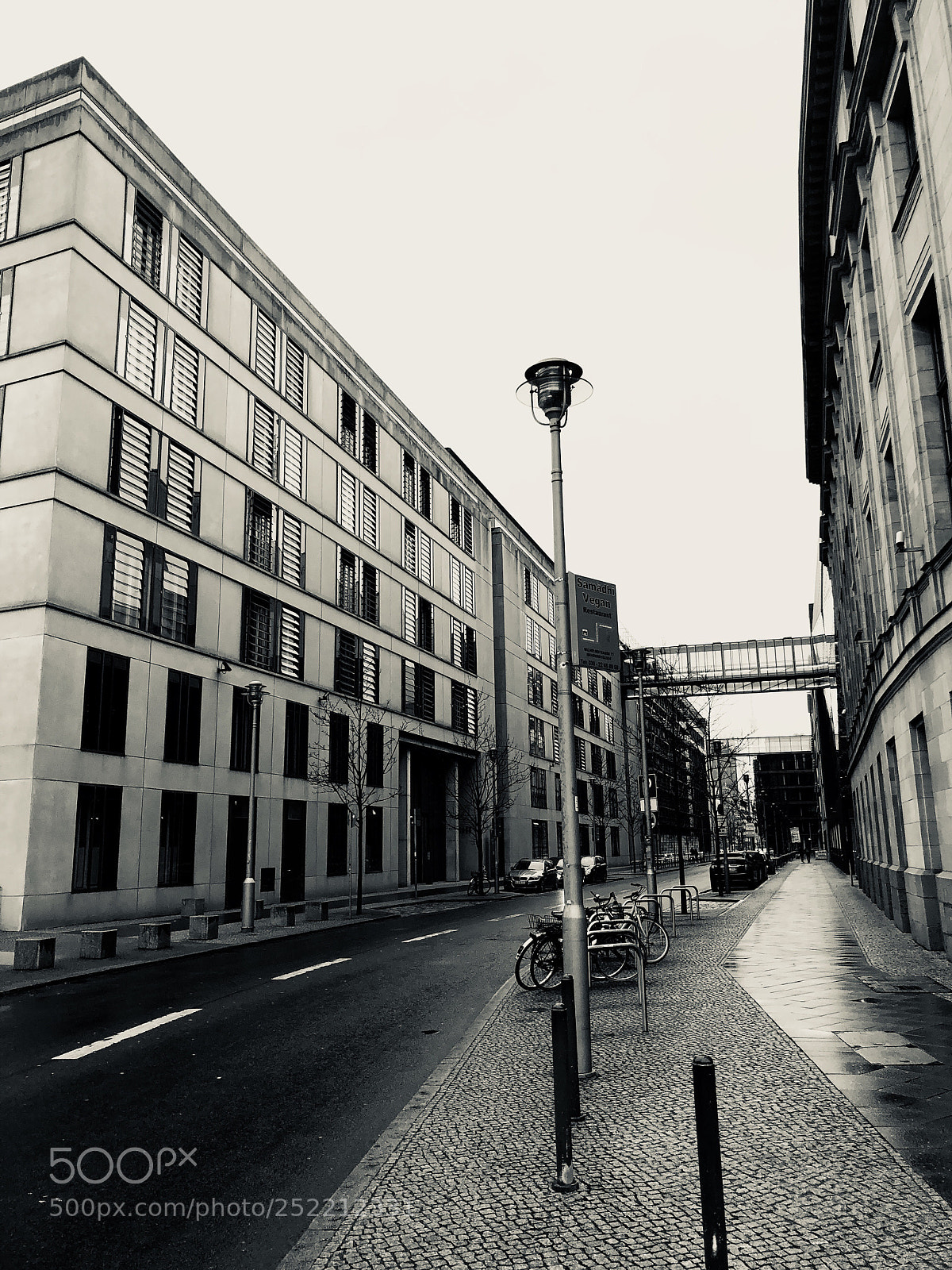 Apple iPhone X sample photo. Silent street photography
