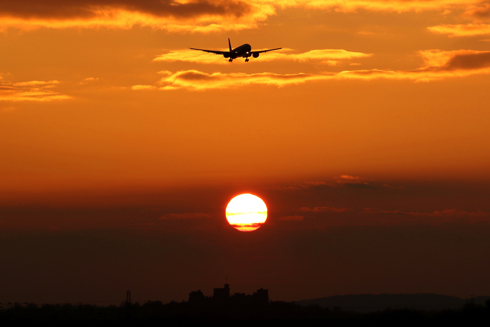 Canon EF 100-400mm F4.5-5.6L IS USM sample photo. Windsor castle sunset approach photography