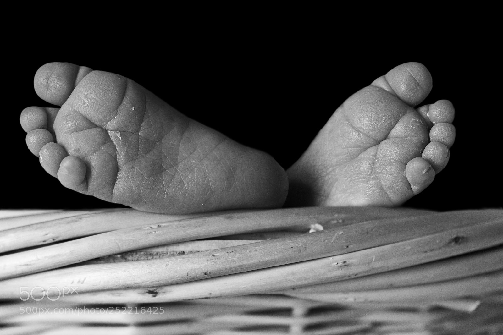 Canon EOS 600D (Rebel EOS T3i / EOS Kiss X5) sample photo. Baby feet photography