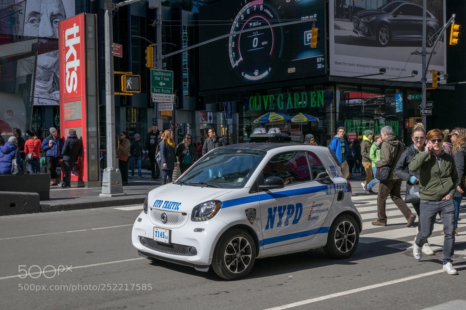 Nikon D5300 sample photo. Nypd around times square photography