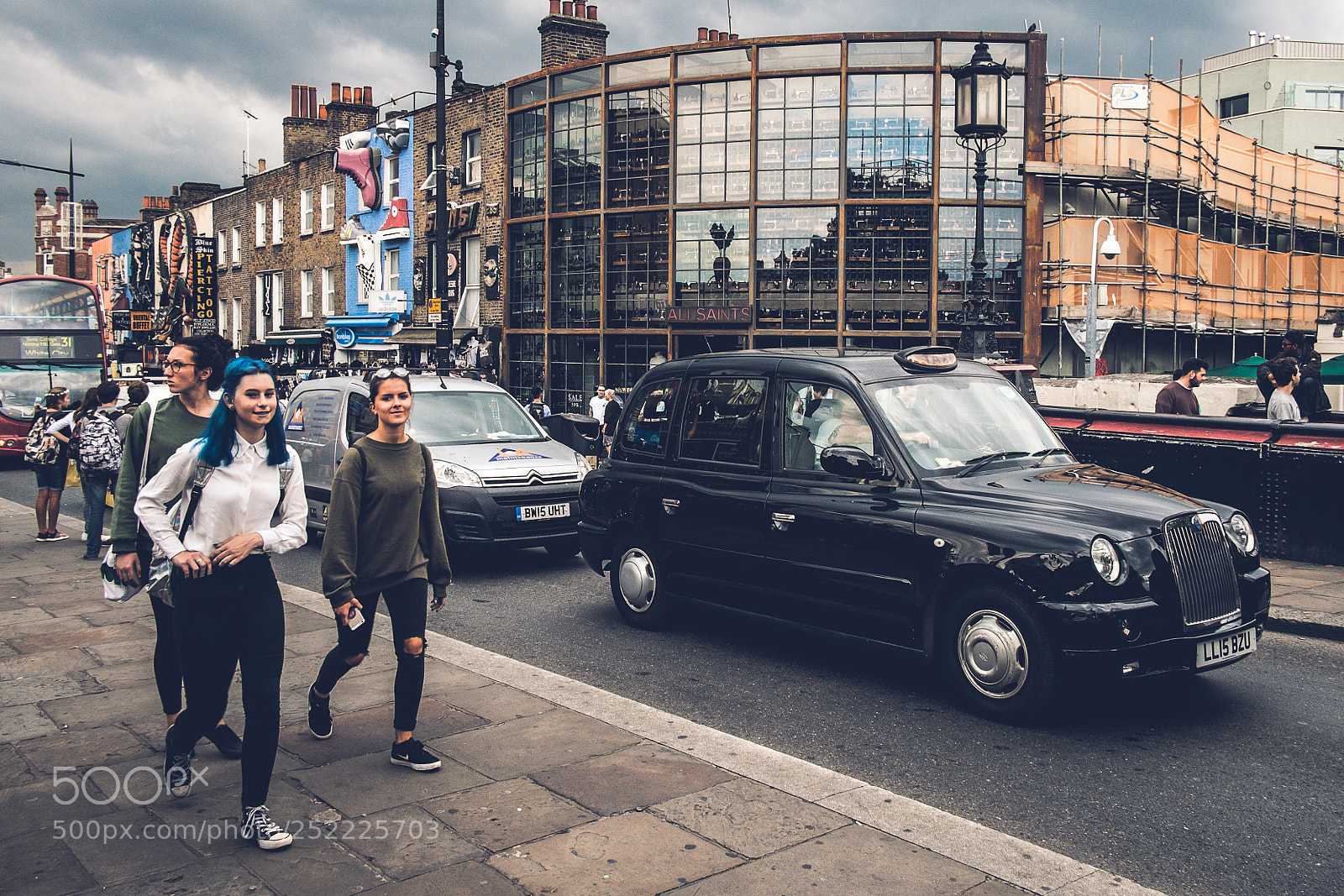 Fujifilm X-E1 sample photo. Blue hair girl, camden photography